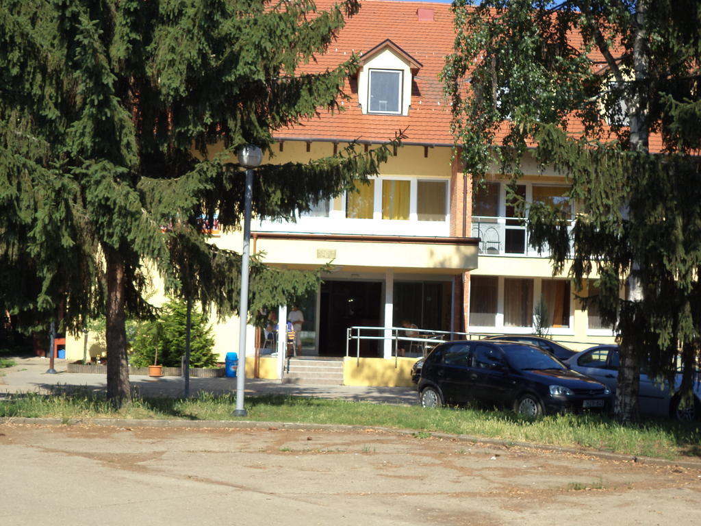 Touring Hotel Berekfürdő Exterior foto